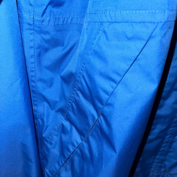 L.L. Bean Men's Vibrant Blue packable Raincoat Medium - Picture 8 of 9